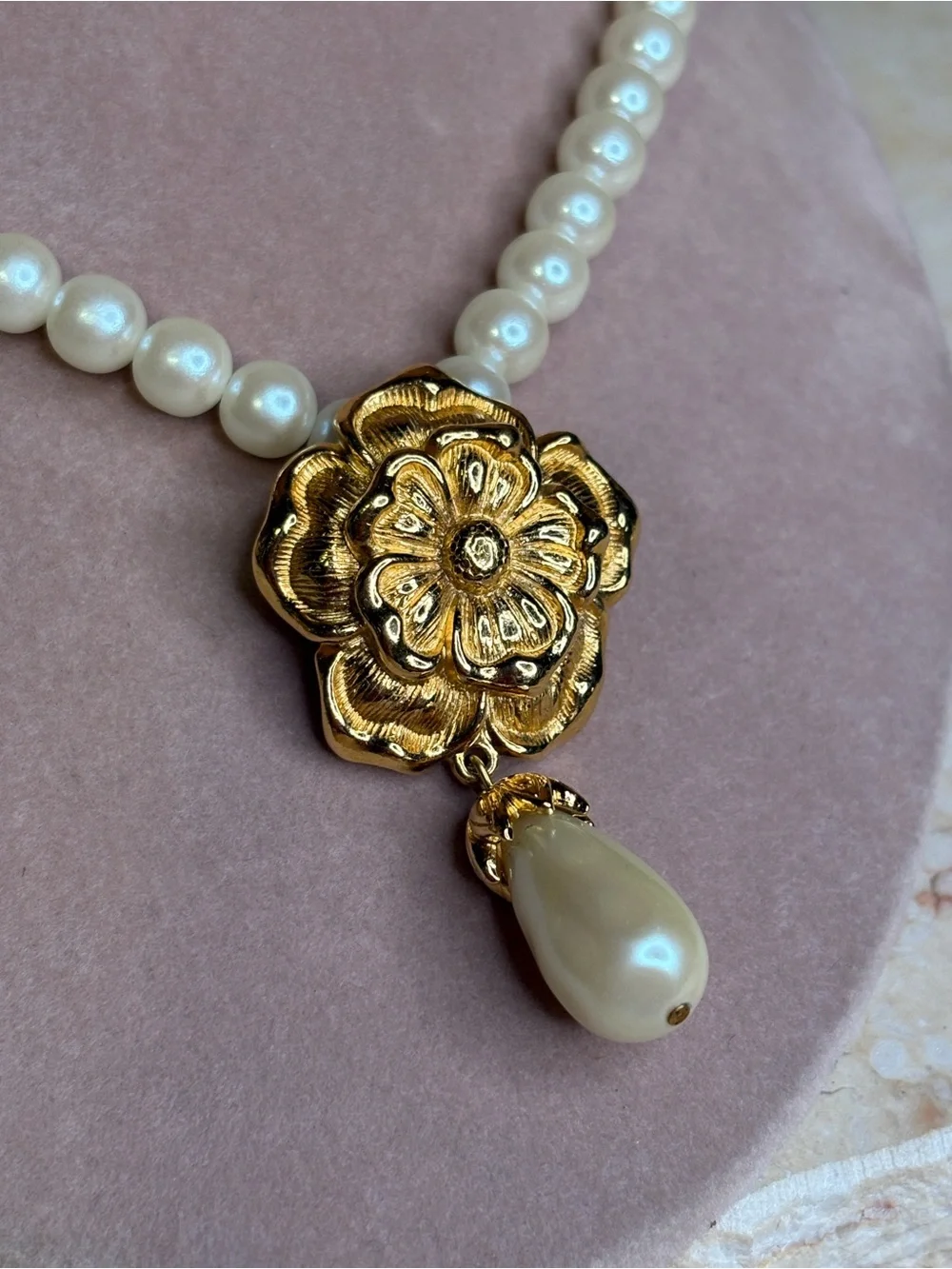 Vintage 1994 Avon Sommerset Collection Pearl Necklace Convertible Rose Clip